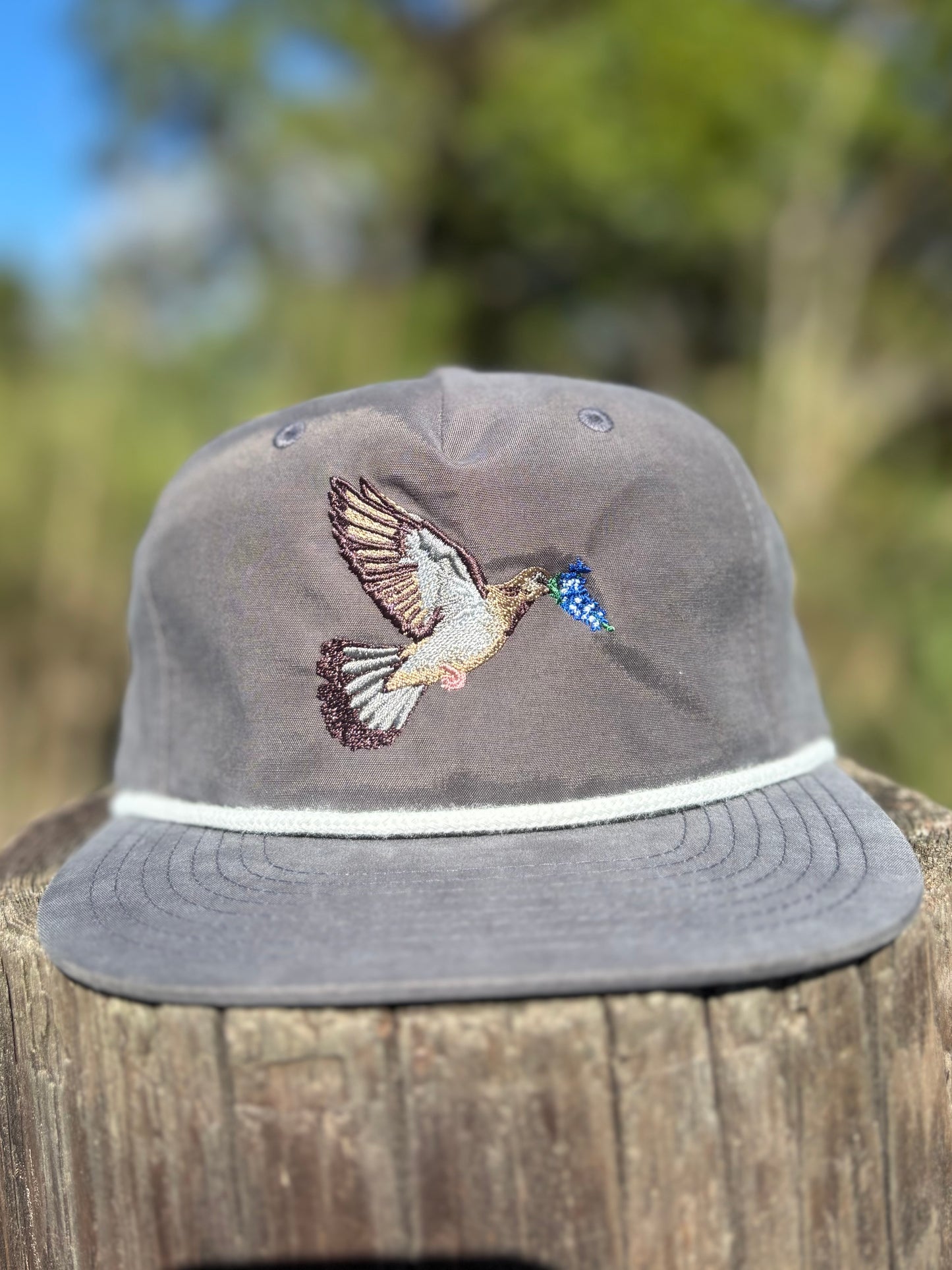 Texas Dove - Charcoal/White